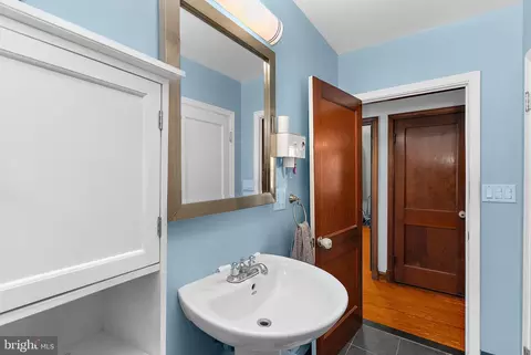 Entry Way - 212 Lake Rd, Pasadena, MD 21122 photo 3 of 4