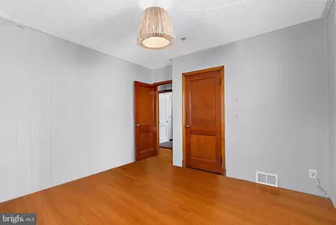 Bedroom - 212 Lake Rd, Pasadena, MD 21122 photo 1 of 7