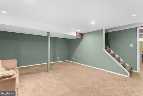 Entry Way - 212 Lake Rd, Pasadena, MD 21122 photo 4 of 4
