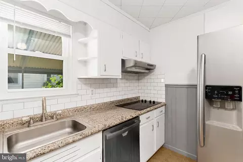 Kitchen - 212 Lake Rd, Pasadena, MD 21122 photo 3 of 3