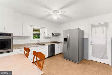 Kitchen - 212 Lake Rd, Pasadena, MD 21122 photo 1 of 3