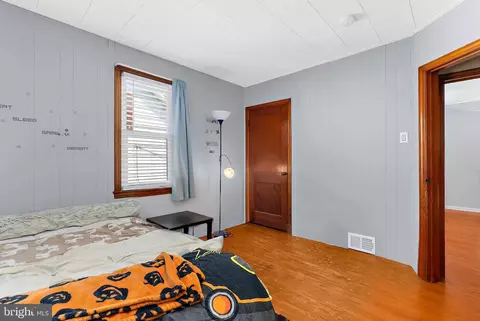 Bedroom - 212 Lake Rd, Pasadena, MD 21122 photo 4 of 7