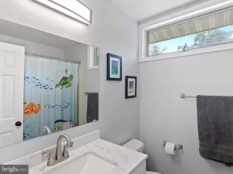 Bath - 1153 Hampton Rd, Annapolis, MD 21409 photo 2 of 5