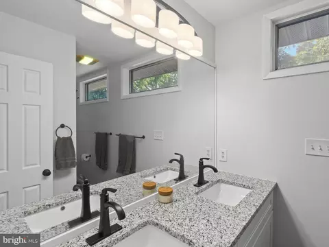 Bath - 1153 Hampton Rd, Annapolis, MD 21409 photo 3 of 5