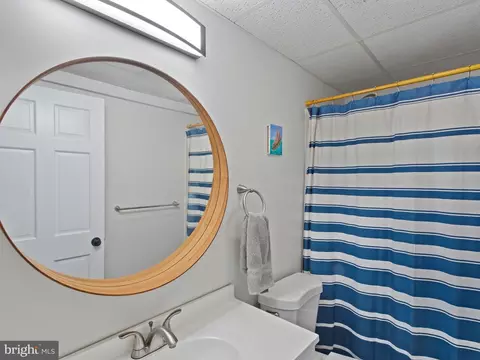 Bath - 1153 Hampton Rd, Annapolis, MD 21409 photo 1 of 5