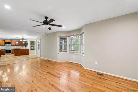 Living - 3592 Fontron Dr, Edgewater, MD 21037 photo 5 of 8