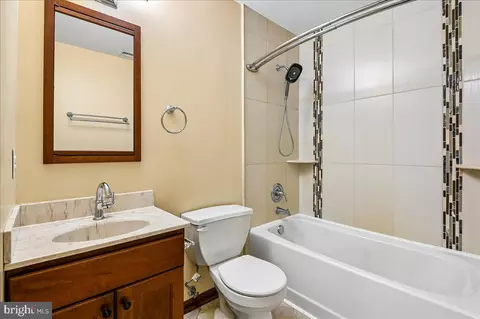 Bath - 3592 Fontron Dr, Edgewater, MD 21037 photo 3 of 5