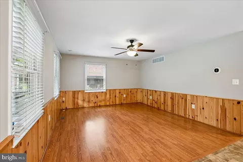 Living - 3592 Fontron Dr, Edgewater, MD 21037 photo 3 of 8