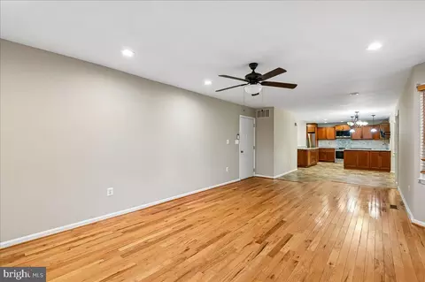 Living - 3592 Fontron Dr, Edgewater, MD 21037 photo 6 of 8