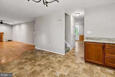 Entry Way - 3592 Fontron Dr, Edgewater, MD 21037 photo 6 of 11