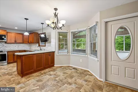 Entry Way - 3592 Fontron Dr, Edgewater, MD 21037 photo 4 of 11