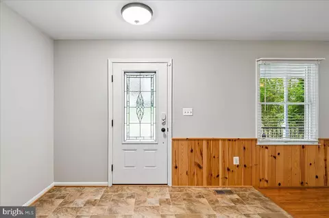 Entry Way - 3592 Fontron Dr, Edgewater, MD 21037 photo 2 of 11