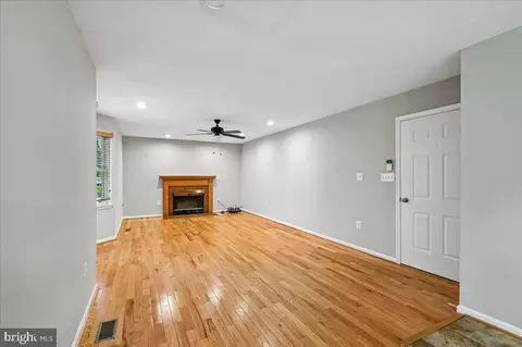 Living - 3592 Fontron Dr, Edgewater, MD 21037 photo 7 of 8