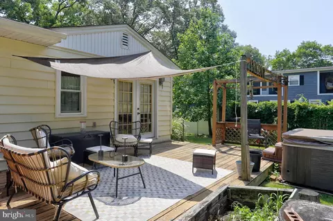 Exterior - 166 Sillery Bay Rd, Pasadena, MD 21122 photo 4 of 9