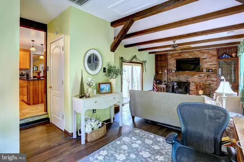 Entry Way - 166 Sillery Bay Rd, Pasadena, MD 21122 photo 1 of 4