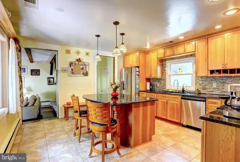 Kitchen - 166 Sillery Bay Rd, Pasadena, MD 21122 photo 3 of 3