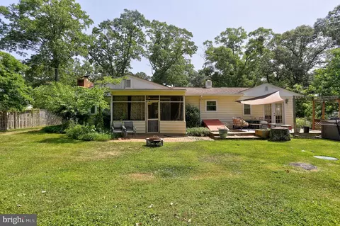 Exterior - 166 Sillery Bay Rd, Pasadena, MD 21122 photo 7 of 9