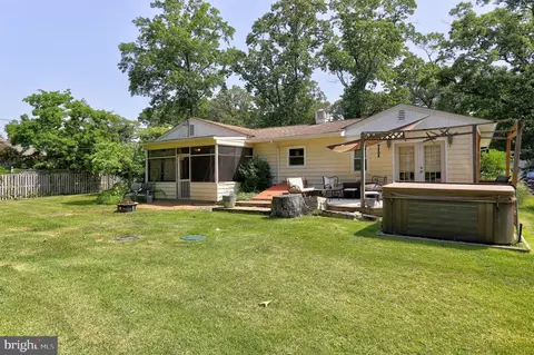 Exterior - 166 Sillery Bay Rd, Pasadena, MD 21122 photo 2 of 9