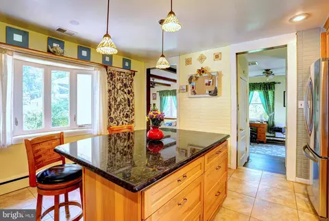 Kitchen - 166 Sillery Bay Rd, Pasadena, MD 21122 photo 2 of 3