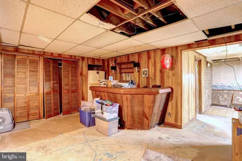 Entry Way - 166 Sillery Bay Rd, Pasadena, MD 21122 photo 4 of 4