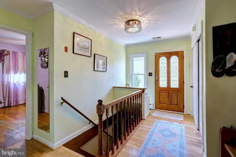Entry Way - 166 Sillery Bay Rd, Pasadena, MD 21122 photo 3 of 4