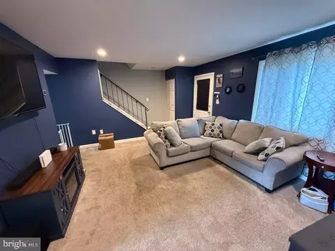 Entry Way - 751 220th St, Pasadena, MD 21122 photo 1 of 7
