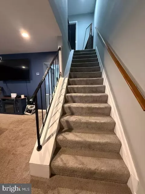 Entry Way - 751 220th St, Pasadena, MD 21122 photo 2 of 7