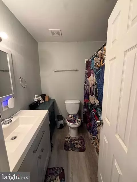 Bath - 751 220th St, Pasadena, MD 21122 photo 2 of 2