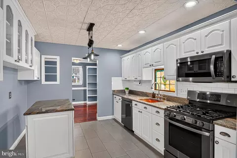 Kitchen - 628 Bruce St, Brooklyn, MD 21225 photo 3 of 4