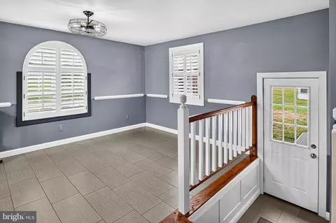 Entry Way - 628 Bruce St, Brooklyn, MD 21225 photo 4 of 7