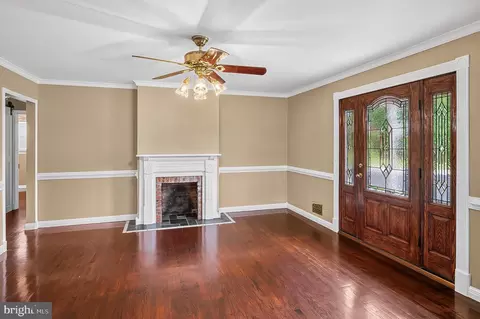 Living - 628 Bruce St, Brooklyn, MD 21225 photo 1 of 2