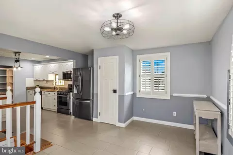 Entry Way - 628 Bruce St, Brooklyn, MD 21225 photo 2 of 7