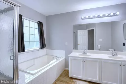 Entry Way - 8023 Apple Valley Dr, Pasadena, MD 21122 photo 4 of 4