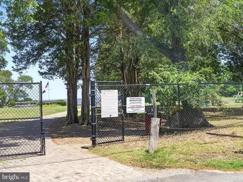 Exterior - 1189 Highview Dr, Annapolis, MD 21409 photo 17 of 17