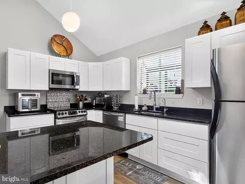 Kitchen - 1189 Highview Dr, Annapolis, MD 21409 photo 3 of 4