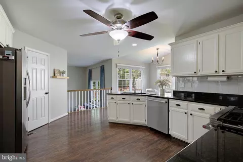 Kitchen - 300 Bugle Ct, Odenton, MD 21113 photo 2 of 4