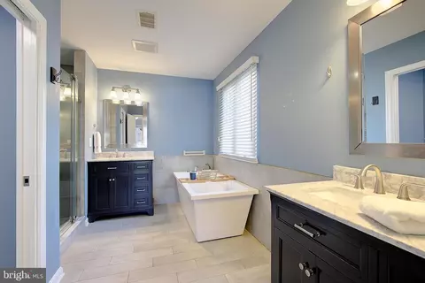 Bath - 300 Bugle Ct, Odenton, MD 21113 photo 3 of 6