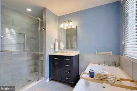 Bath - 300 Bugle Ct, Odenton, MD 21113 photo 5 of 6