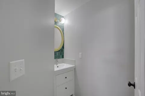 Bath - 300 Bugle Ct, Odenton, MD 21113 photo 2 of 6