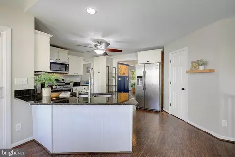 Kitchen - 300 Bugle Ct, Odenton, MD 21113 photo 4 of 4