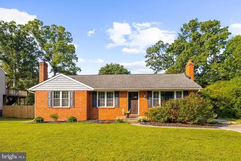8028 Woodholme Cir, Pasadena, MD 21122