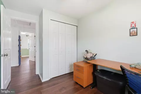 Entry Way - 178 Seagull Dr, Pasadena, MD 21122 photo 4 of 4