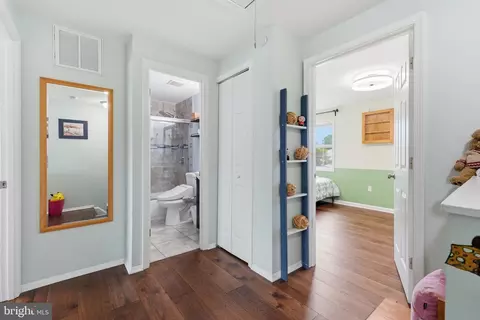 Entry Way - 178 Seagull Dr, Pasadena, MD 21122 photo 3 of 4