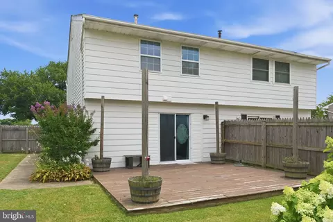 Exterior - 178 Seagull Dr, Pasadena, MD 21122 photo 4 of 8