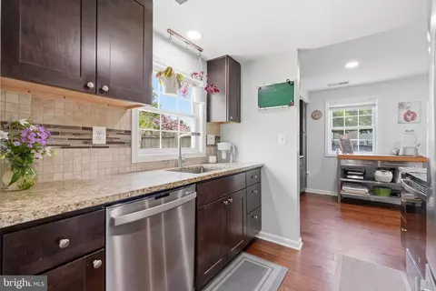 Kitchen - 178 Seagull Dr, Pasadena, MD 21122 photo 3 of 5