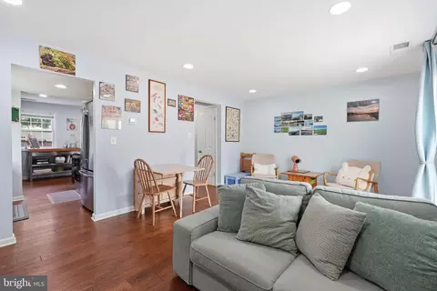 Entry Way - 178 Seagull Dr, Pasadena, MD 21122 photo 1 of 4