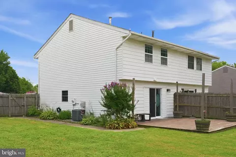 Exterior - 178 Seagull Dr, Pasadena, MD 21122 photo 5 of 8