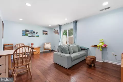 Living - 178 Seagull Dr, Pasadena, MD 21122 photo 1 of 2