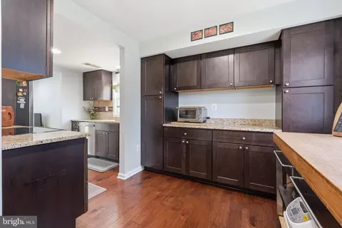 Kitchen - 178 Seagull Dr, Pasadena, MD 21122 photo 4 of 5