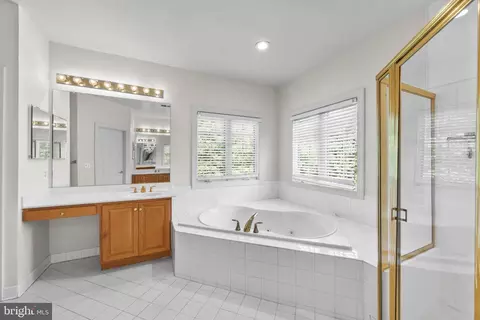 Bath - 716 Pearson Point Pl, Annapolis, MD 21401 photo 2 of 2